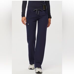FIGS NAVY Kade Cargo Scrub Pants™ EUC